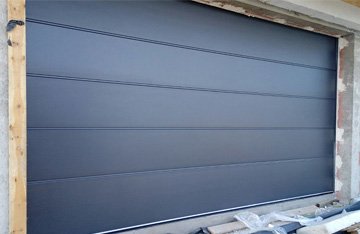 Brama garażowa segmentowa w kolorze antracyt